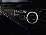 車内を快適に、オートエアコンを装備しています。