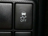 トラクションコントロールとは、すべりやすい路面での発進時や加速時にタイヤの空転を抑え、駆動力確保に貢献する機能です。詳細は販売店スタッフまでおたずねください。