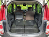 普段のお買い物や通勤、送迎等に十分な荷室スペースを確保しております。セカンドシートを倒すと、大きな荷物の積載も可能です♪