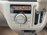◆オートエアコン◆車内に取り込む外気をキレイにして、安心おでかけ!操作性と視認性に優れたタッチパネル式です!凹凸が少なく、お掃除が楽にできます!