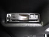 ETC付。高速道路の料金所はキャッシュレスで通過です。サービスエリア等にあるスマートインターの出入口も利用可能でとっても便利。ご納車後すぐにお使い頂けるようセットアップしてのお渡しとなります。