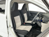 【運転席・助手席】内装ルームクリーニング済みです。しっかり綺麗にしていますので、是非、お確かめください。車に自信があるからこそ、是非一度ご来店頂き内外装も見てもらえると幸いです。
