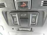 電動スライドドアのスイッチで車内からもスライドドアの開閉ができます。イージークローザー機能で半ドアになることも防止してくれます。