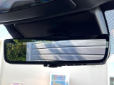 【デジタルインナーミラー】後席の大きな荷物や同乗者で後方が確認しづらい時でも安心!カメラが撮影した車両後方の映像をルームミラー内に表示。クリアな視界で状況の確認が可能です!
