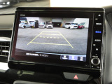 バックをするとき自動でリアの様子が映る『リアカメラ』付き!画面で確認しながらバックができますから安心ですね。でも、目視も大切ですよ!安全第一でお願いします!