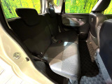 後部座席も気になるようなキズ・汚れやへたり等、大きなダメージはなく、良好な状態です。