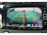バックカメラを搭載しておりガイドラインも表示されますので車庫入れも安心ですね♪