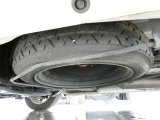 【応急用タイヤ】応急用タイヤが付属します。こちらもしっかりと点検してお渡しいたします。