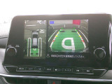 アラウンドビューモニターは、頭上より見えるような画像で車庫入れなど苦手な方にも簡単らくらく