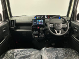 【インパネ】運転のしやすさを最優先に設計された見晴らしの良いフロントビュー。車両間隔が掴みやすく狭い道でも安心♪「安全」と「品質」を最優先に、安心してお乗りいただけるクルマを提供いたします。