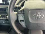 運転中、オーディオの操作をしてて、ハッとしたことはありませんか?ステアリングスイッチは、運転中でもハンドルでオーディオの操作が可能です。安全なドライブをサポートします。