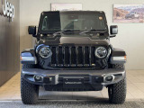 Jeep伝統の丸目のヘッドライトにセブンスロットグリル!一目でJeepだとわかります。