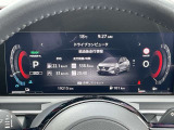 アドバンスドドライブアシストディスプレイはモーター出力、エネルギーフロー、バッテリー残量、ドライビングコンピューター機能、時計、サービスインターバルなどが表示されます。