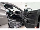 Fully Electric Front Seats with Ventilation and Massage
