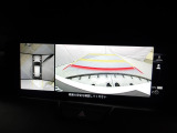 狭い場所での駐車やすれ違いなどでより的確な運転操作に役立つ360&deg;ビューモニターが装備されています。