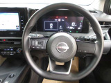 運転が楽しくなる明るく開放的な運転席まわりです。