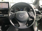 ハンドルは、車を運転する上で、ずっと握っている重要なパーツです。 手にフィットする物が、いいですよね♪