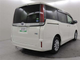 後ろが狭くてもサッと積める。途中で止められる安心のバックドア。後ろの駐車スペースが狭い時に重宝しますよ♪