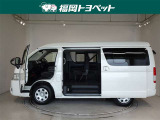 スライドドアは両側手動式です。