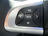 運転中もハンドルから手を放さずにオーディオ操作することができます。