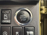 エンジンスタートボタンです。キーが車内にあれば、エンジンの始動・停止はブレーキを踏んでスイッチを押すだけ!キーを取り出す手間を省き、ワンプッシュでエンジンを操作するので簡単でスムーズです。