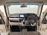 【前方視界】開放的な前方視界!運転がしやすく疲れにくいです♪窓が大きく、見通しがとっても良いおクルマですよ♪
