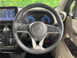 インテリアに合わせたデザインのステアリングは、運転される方のことも考え、運転しやすい形状、大きさです。是非一度、実際に触ってお確かめください。