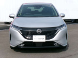 衝突軽減ブレーキ、車線逸脱警報、フロント&バックソナー、踏み間違い防止アシスト。安全装備充実。