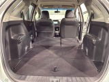 リア席を倒せば広々とした空間の出来上がり!床が低くフラットになり、天井までの高さがありますので積載が便利です。