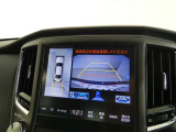パノラミックビューモニターを装備。クルマを真上から見るように周囲を確認できます。