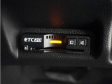 ◆ETC2.0装着◆進化したドライブ体験。料金収受システムだけだったETCが生まれ変わって、高速道路を賢く使うETC2.0に進化しました。多彩な情報サービスが便利で快適なドライブ体験を提供します。