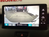 バックモニター付きで、車庫入れやバック時の後方確認をサポート。