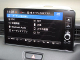 ナビゲーションはホンダコネクトディスプレイが装着されております。AM、FM、フルセグTV、Bluetoothがご使用いただけます。初めて訪れた場所でも道に迷わず安心ですね!