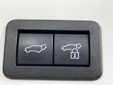 【パワーバックドア】スマートキーや運転席のボタンを押すだけでリアゲートが自動で開閉します!荷物を持っている時や、高い位置にあるバックドアを閉める際に便利な機能です♪