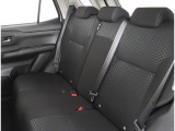 長時間の運転も疲れにくいフロントシート!体をしっかり支えてくれて運転がしやすい形状です!!後部座席もゆったり座れて足元のスペースも広々!ドライブの際は全員が窮屈な思いをせずにお楽しみいただけます!