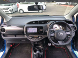 シンプルながら機能性溢れる運転席廻りです。視界性もよく、運転しやすいですよ。