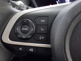 ステアリングスイッチ装備!運転しながら手元でオーディオの操作などができます。