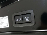 【電動バックドア】電動バックドア装備!ドアノブ・リモコンキー・車内スイッチで、ドアの開閉操作が出来ます♪