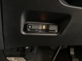ハンドルの左下にETCがついています。高速道路の料金所の通過も楽々です。 カードの取り出しもしやすい場所についています。