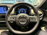 名車であるNOUVA500からインスピレーションを得たステアリングは使い心地の良さとおしゃれさを両立させてます。