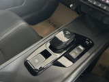 電動パーキングブレーキを指先で作動・解除できます!