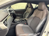 トヨタ中古車「まるごとクリーニング」施工済。外装はもちろん内装はシートを外して見えない所まで徹底洗浄しています。