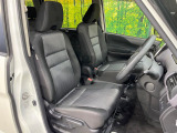 運転席シート廻りは使用感も少なく、良好な状態となっています。前オーナー様が丁寧に使っていたことがよくわかりますね。