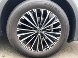 18インチ純正アルミホイール+23555R18タイヤを装着。