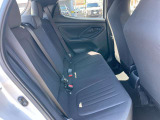 後部座席もゆったり、足元も広々。シートからマットまで綺麗です!