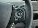◆アダプティブクルーズコントロール◆予め設定した車速内でクルマが自動的に加減速。前走車との適切な車間距離を維持しながら追従走行します。【LKAS】車線維持支援システムでステアリング操作を支援。
