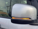 オシャレさと視認性を兼ね備えたLEDミラーウインカー♪