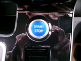 プッシュエンジンスターターでスマートにエンジン始動!!ブレーキを踏みながらボタンを押すだけ!簡単です^^