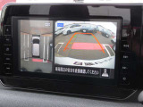 アラウンドビューモニター搭載!9インチ大型ナビモニターに、真上から見下ろしているかのような映像を見ながら安全に駐車できます。さらに人や自転車など周囲に動くものがあると表示とブザーでお知らせします。