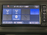 純正ナビを装備。タッチパネル式で使いやすく、お出かけもラクラクです。